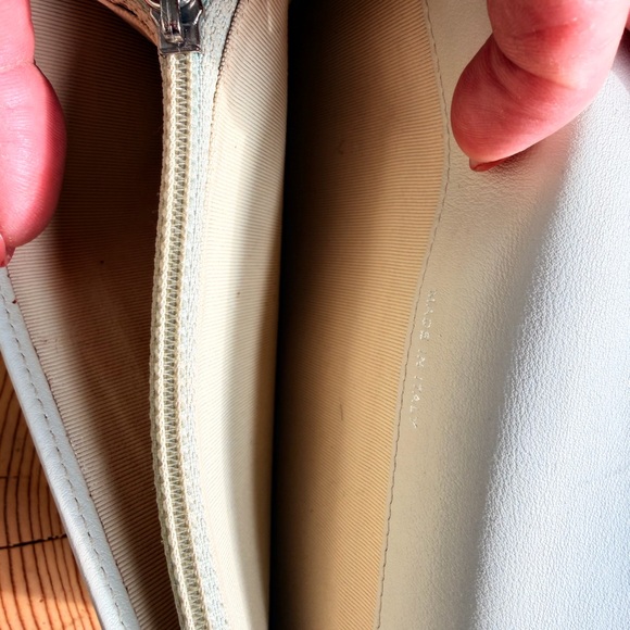 CHANEL Ivory Chevron Leather Wallet - Picture 6 of 16